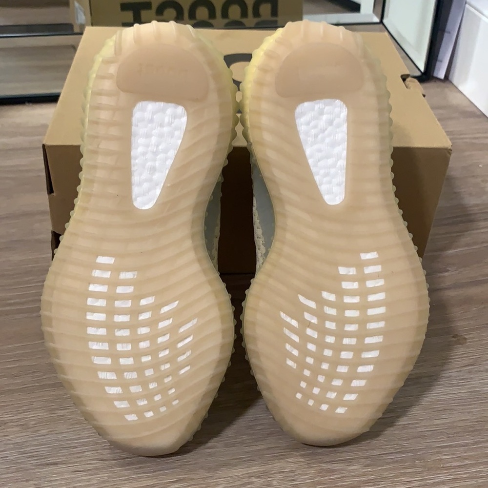 Yeezy Boost 350 V2 - Picture 4 of 6